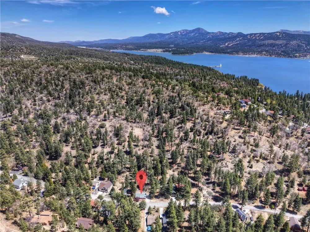1099 Canyon Fawnskin, CA 92333