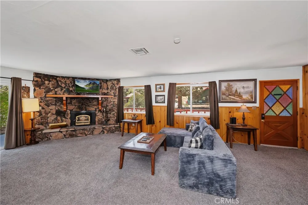 1099 Canyon Fawnskin, CA 92333