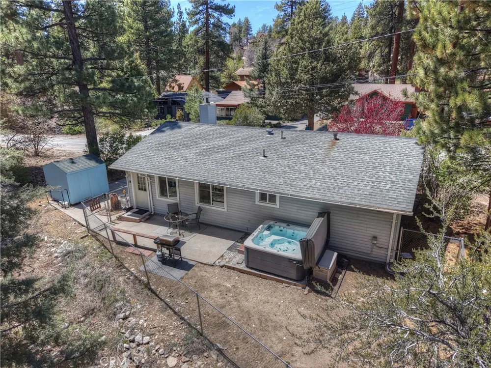 1099 Canyon Fawnskin, CA 92333