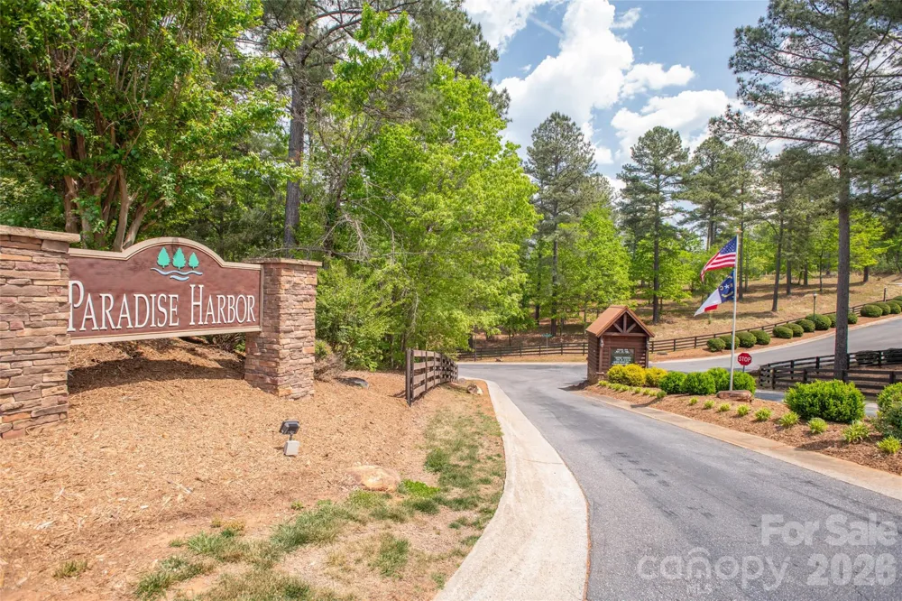 1518 W Paradise Harbor Drive Connelly Springs, NC 28612