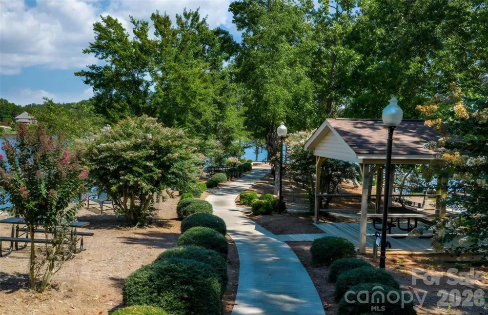 1518 W Paradise Harbor Drive Connelly Springs, NC 28612