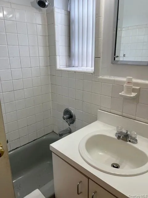 4727 Little Neck Parkway #4G Little Neck, NY 11362