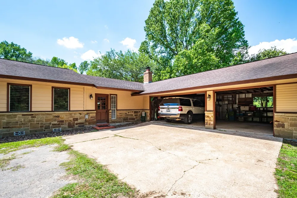 2870 Fostoria Tram Road Cleveland, TX 77328