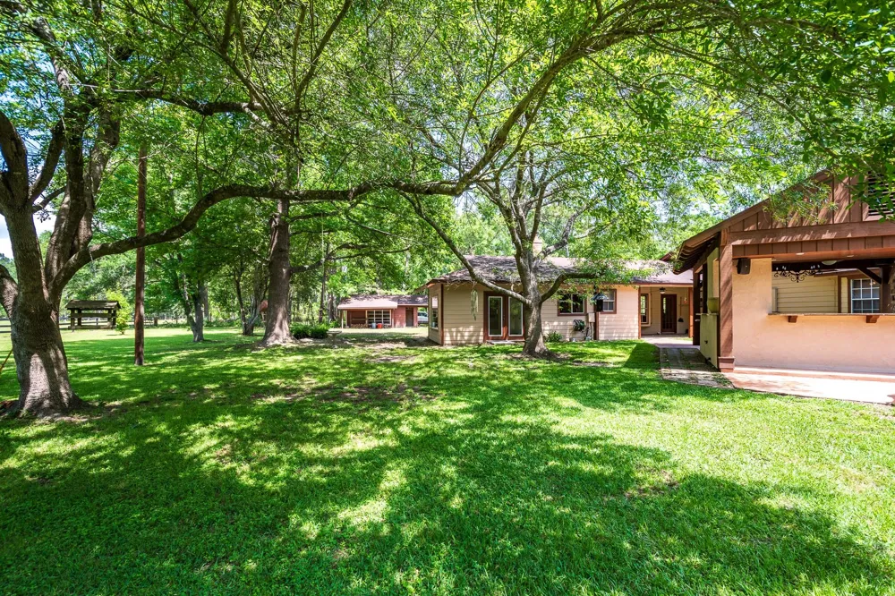 2870 Fostoria Tram Road Cleveland, TX 77328