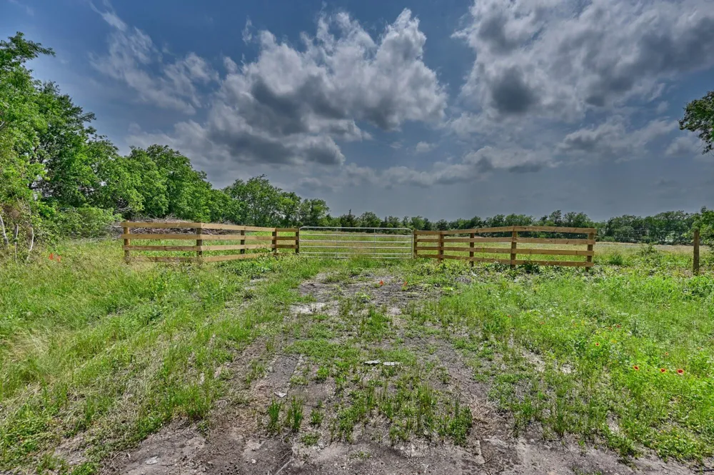 544 E Fm 1291 Round Top, TX 78954