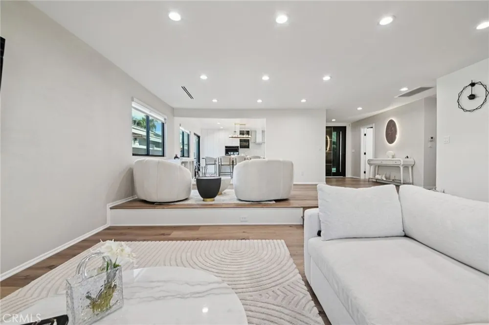 15937 Londelius Street North Hills, CA 91343