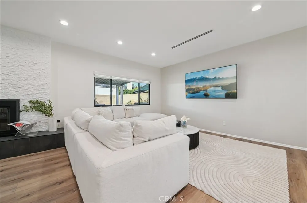 15937 Londelius Street North Hills, CA 91343