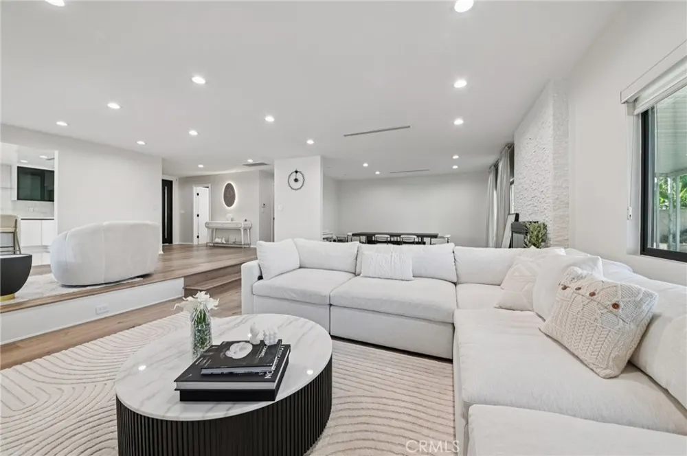 15937 Londelius Street North Hills, CA 91343