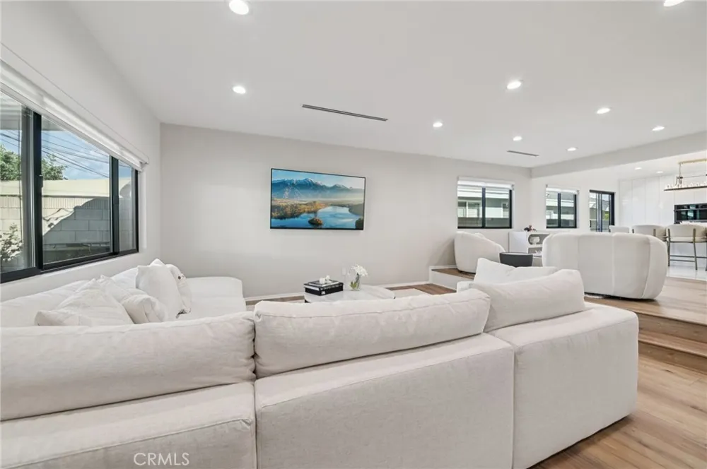15937 Londelius Street North Hills, CA 91343