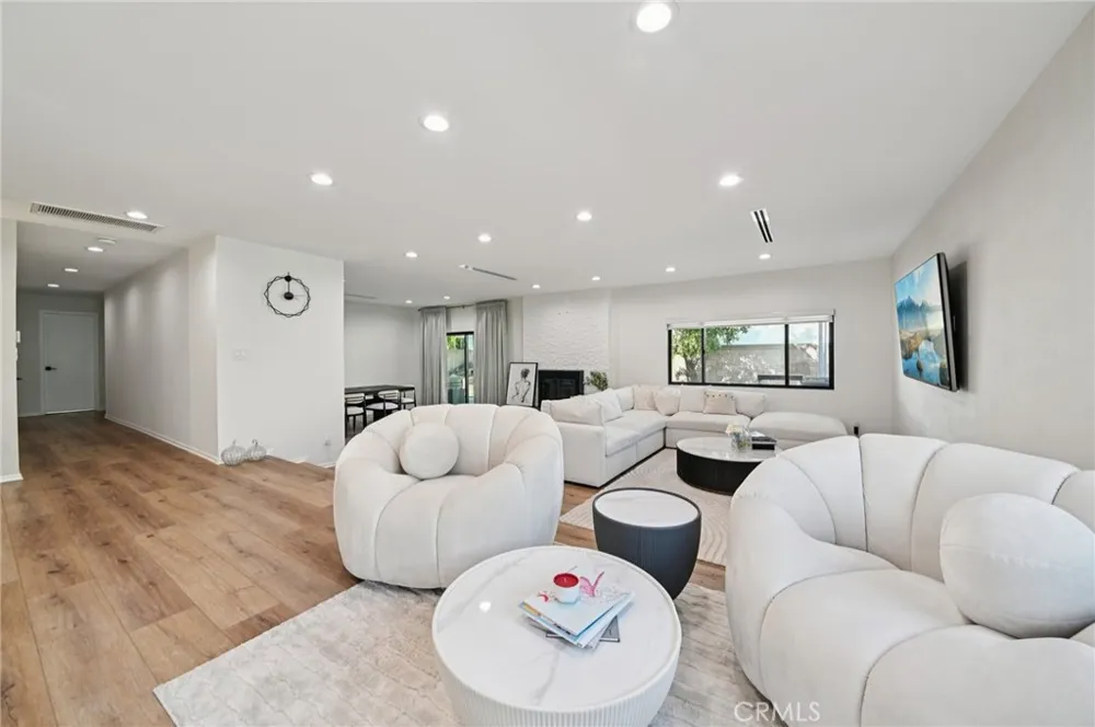 15937 Londelius Street North Hills, CA 91343