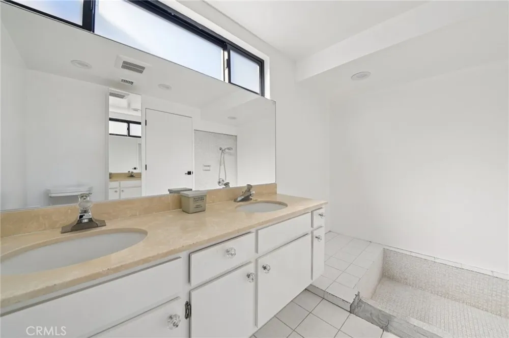 15937 Londelius Street North Hills, CA 91343