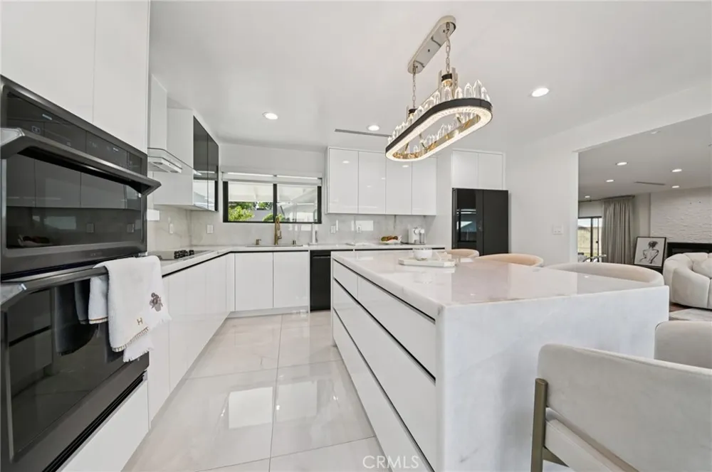 15937 Londelius Street North Hills, CA 91343