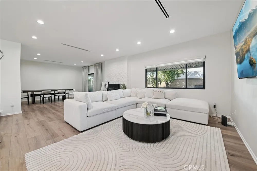 15937 Londelius Street North Hills, CA 91343