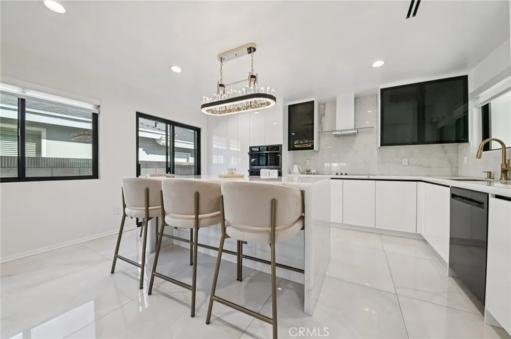 15937 Londelius Street North Hills, CA 91343