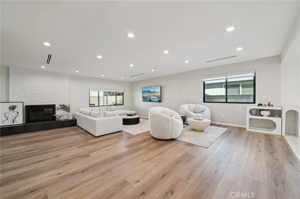 15937 Londelius Street North Hills, CA 91343