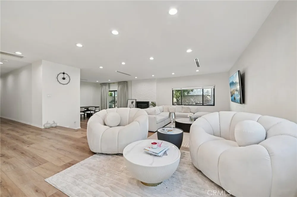 15937 Londelius Street North Hills, CA 91343
