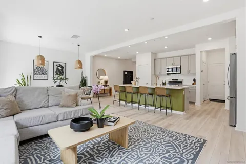 1739 Valley Oak