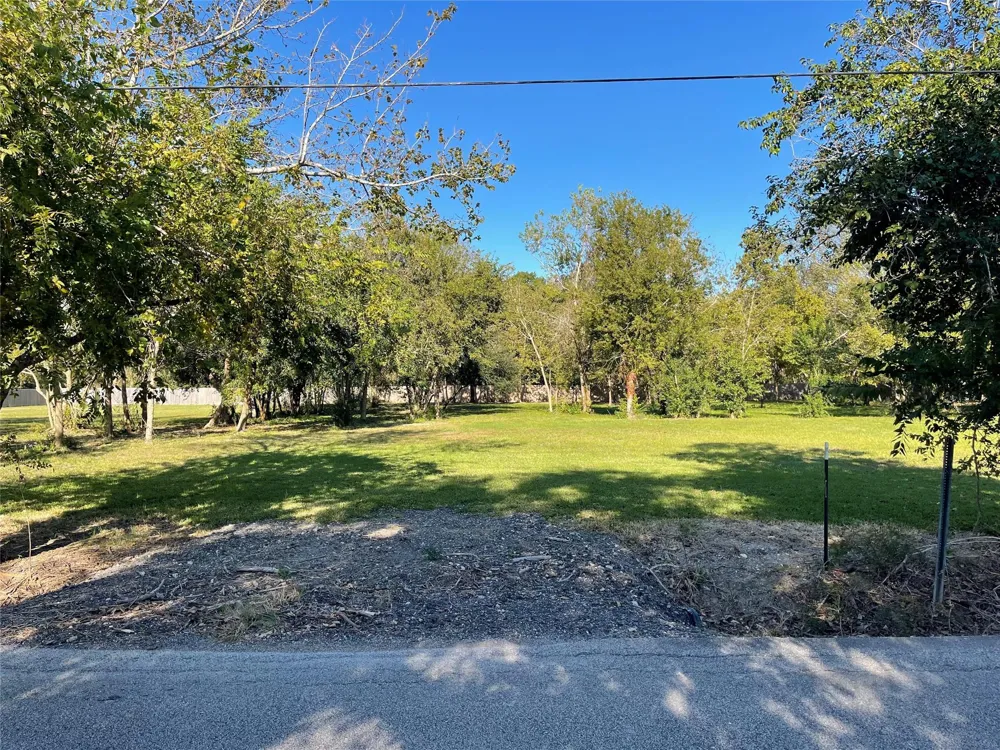 3 Middleton Street Bayview, TX 77518