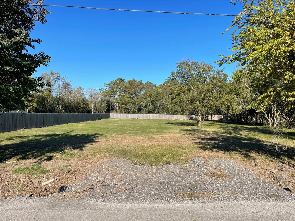1 Middleton Street Bayview, TX 77518