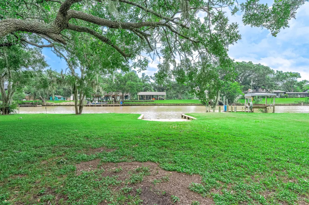 134 Private Road 652 Sargent, TX 77414