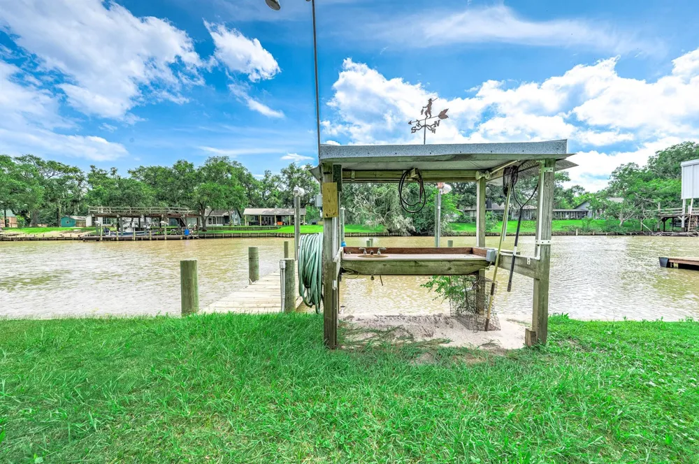 134 Private Road 652 Sargent, TX 77414