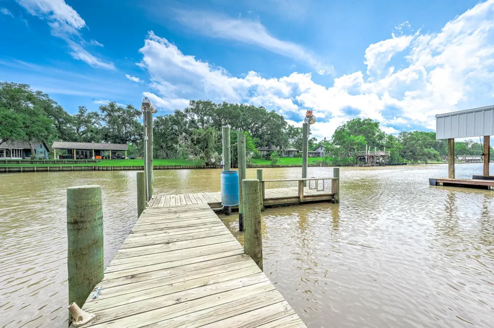 134 Private Road 652 Sargent, TX 77414
