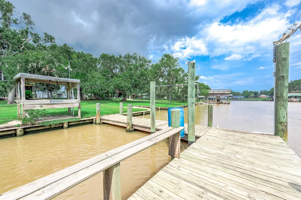 134 Private Road 652 Sargent, TX 77414