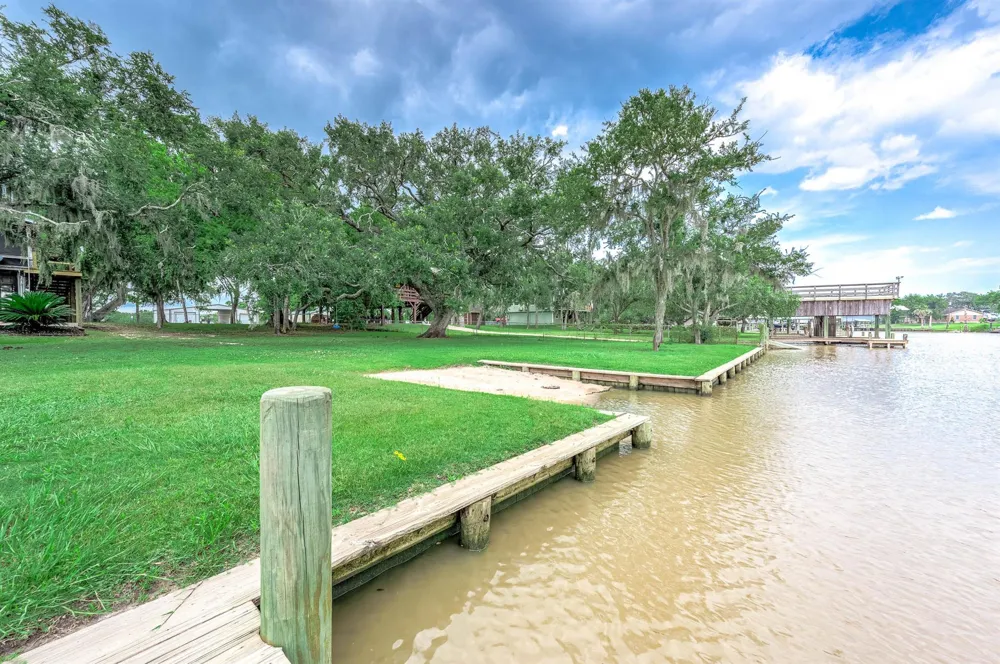 134 Private Road 652 Sargent, TX 77414