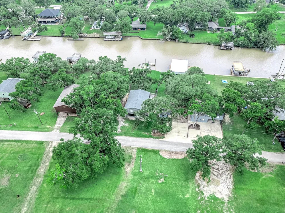 134 Private Road 652 Sargent, TX 77414