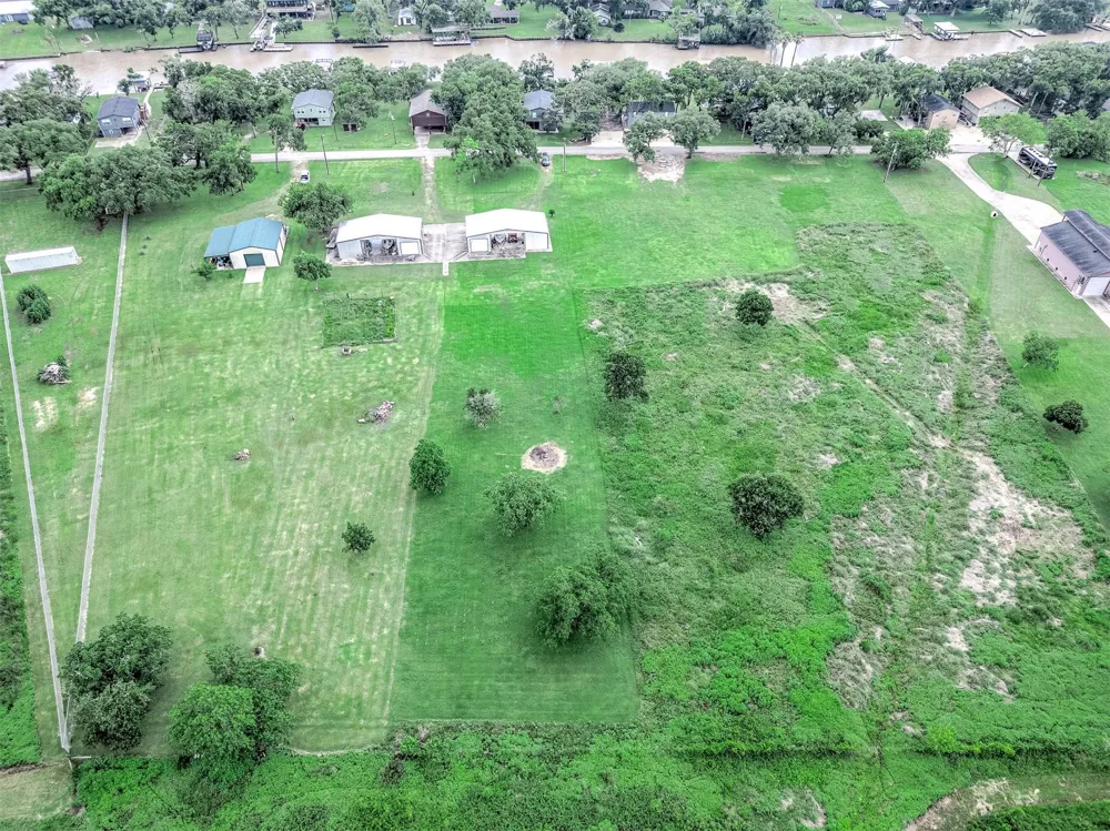 134 Private Road 652 Sargent, TX 77414