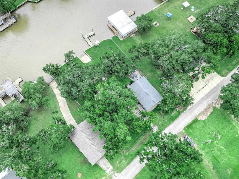 134 Private Road 652 Sargent, TX 77414