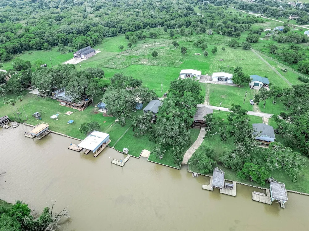 134 Private Road 652 Sargent, TX 77414