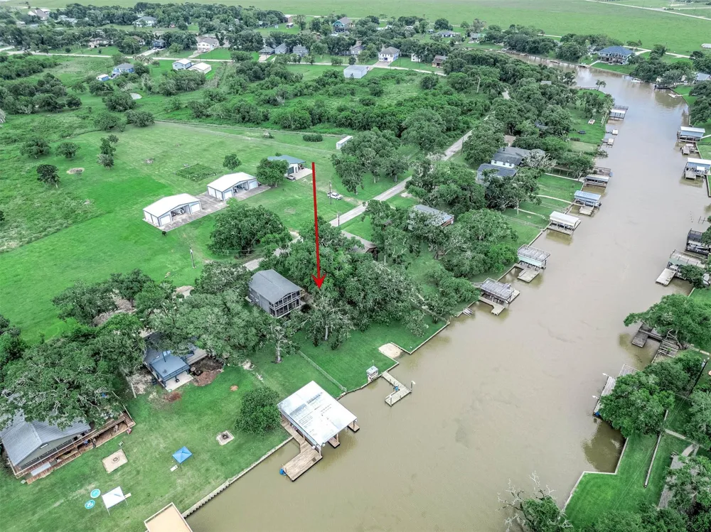 134 Private Road 652 Sargent, TX 77414