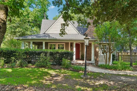 1693 Mohawk Drive