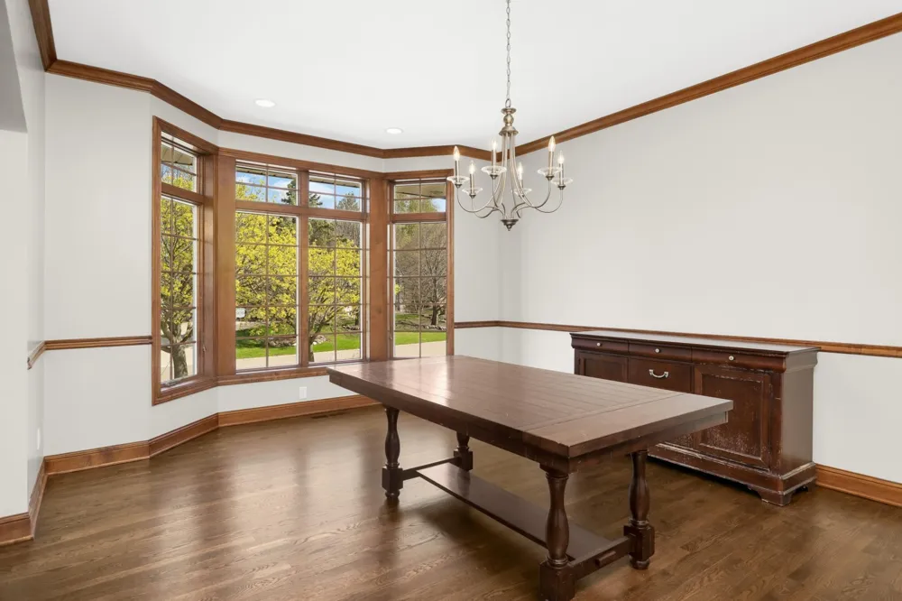 2437 Sunset Court Little Canada, MN 55117