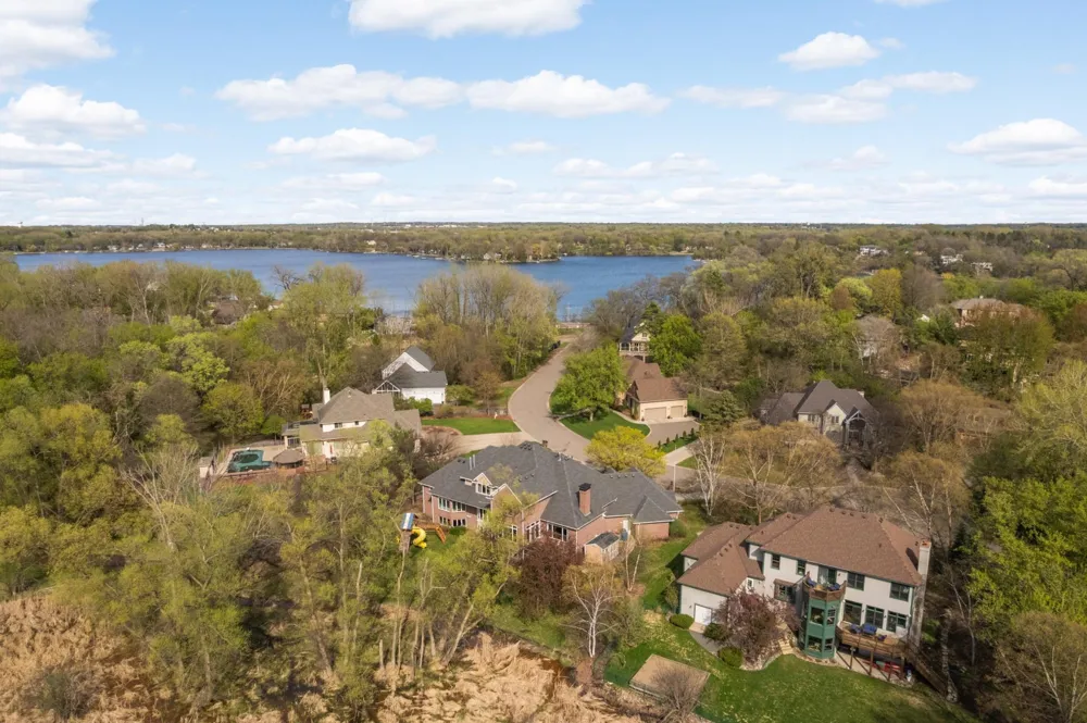 2437 Sunset Court Little Canada, MN 55117