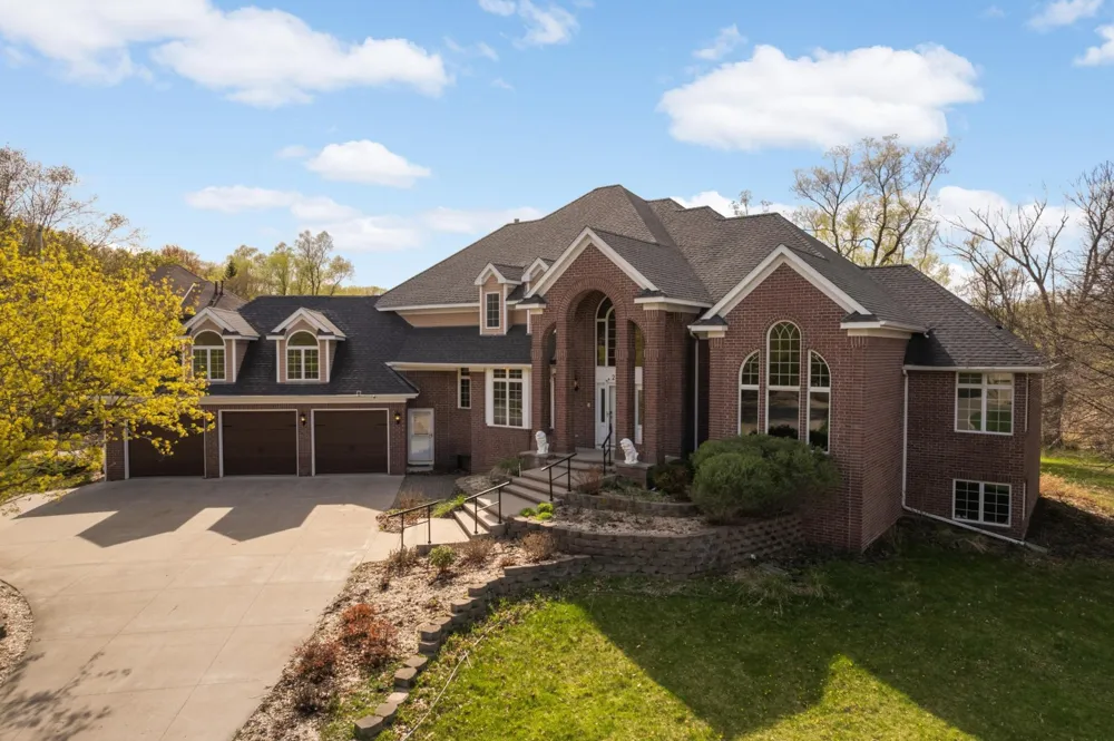 2437 Sunset Court Little Canada, MN 55117