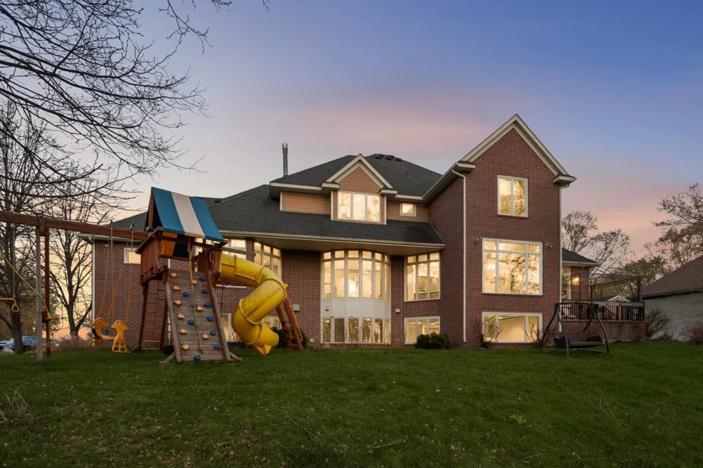2437 Sunset Court Little Canada, MN 55117