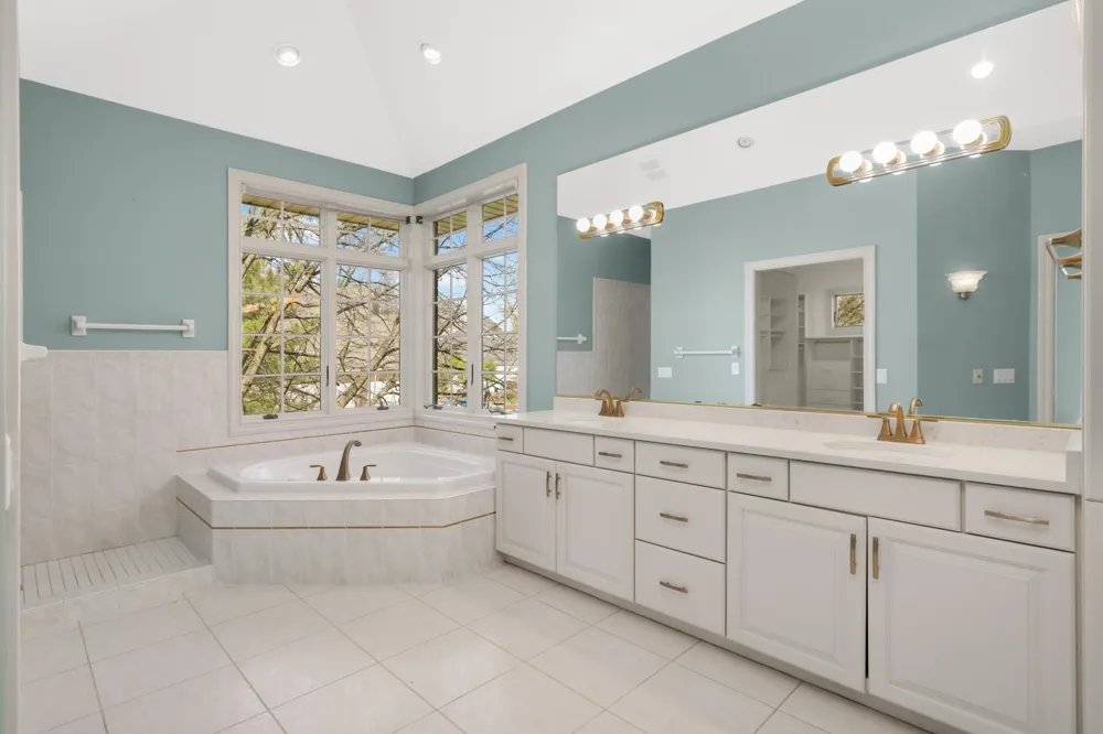 2437 Sunset Court Little Canada, MN 55117
