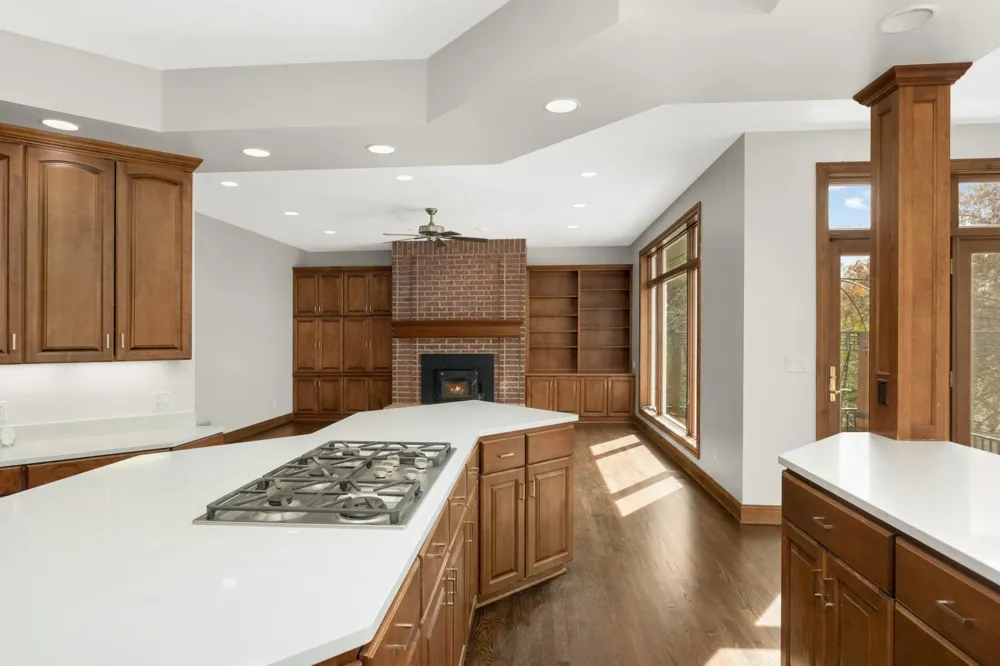 2437 Sunset Court Little Canada, MN 55117
