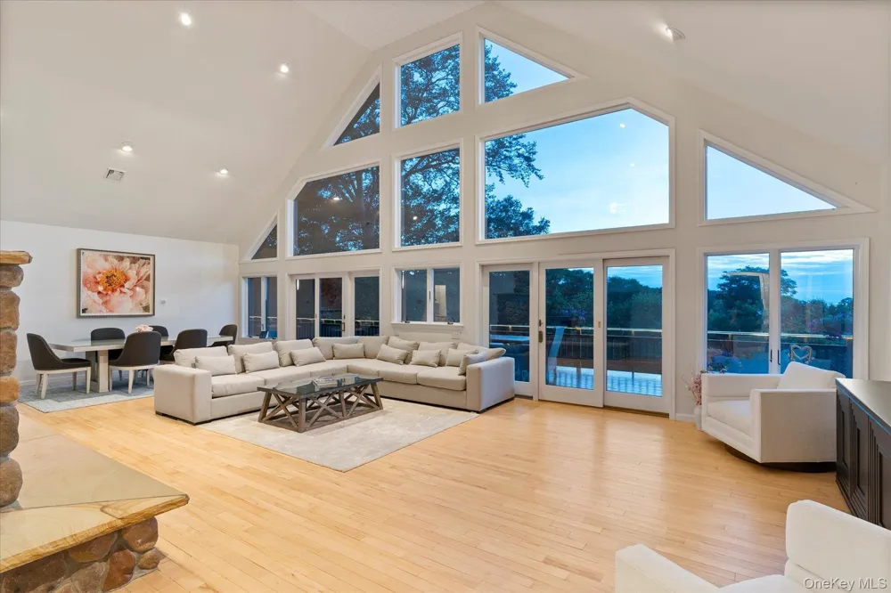 10 Silver Beech Lane Baiting Hollow, NY 11933