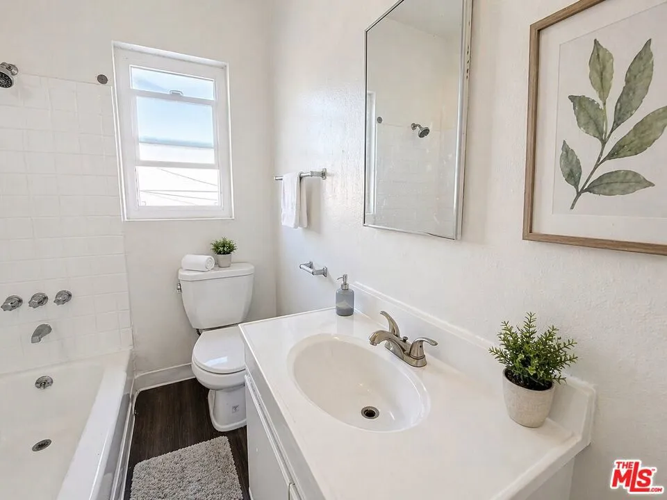 1133 W 36th Place #4 Los Angeles, CA 90007