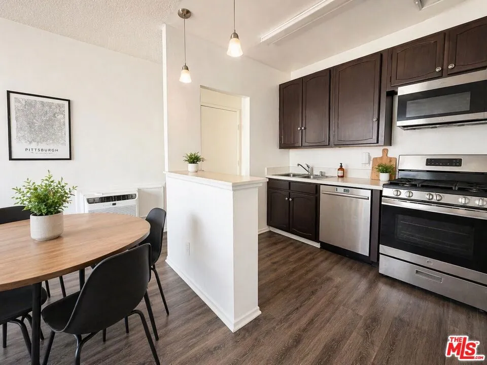 1133 W 36th Place #4 Los Angeles, CA 90007