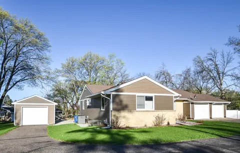 1306 Hillcrest Drive NE