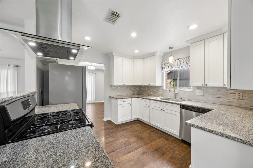 427 Biscayne Boulevard El Lago, TX 77586