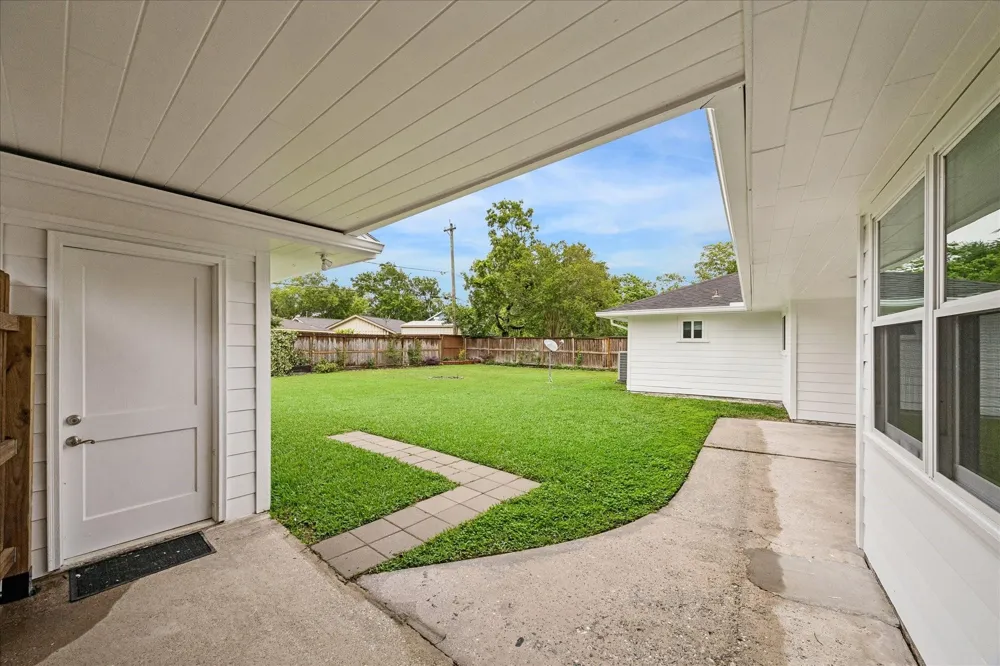 427 Biscayne Boulevard El Lago, TX 77586