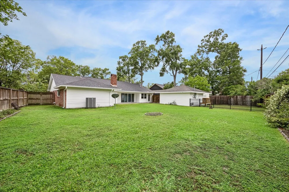 427 Biscayne Boulevard El Lago, TX 77586