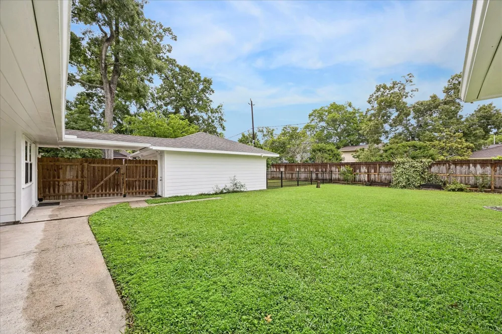 427 Biscayne Boulevard El Lago, TX 77586