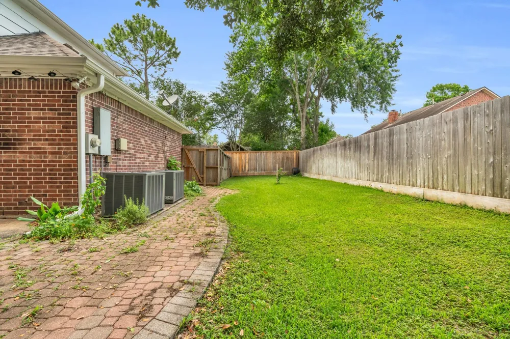 1022 Pinewood Lane Seabrook, TX 77586