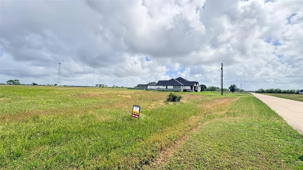 383 Brahman Trail Angleton, TX 77515